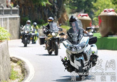 湖北襄阳：机车巡游特色乡镇