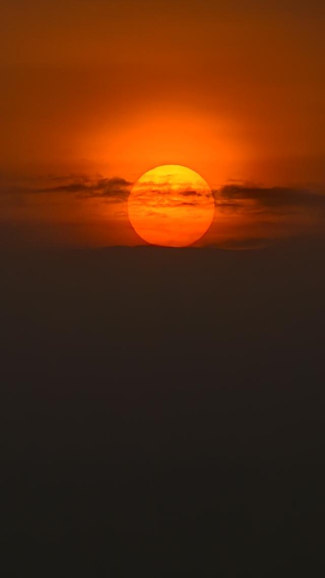 金光穿洞，满湖碎金！在北京每一天落日都美成画