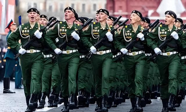 要抢九三阅兵风头？来不成北京的特朗普，准备搭台再搞一次阅兵