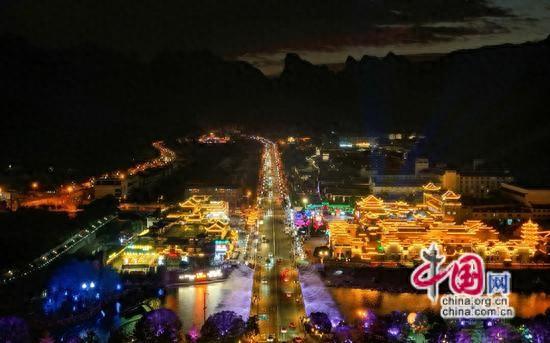 武陵源夜色变身“阿凡达秘境”