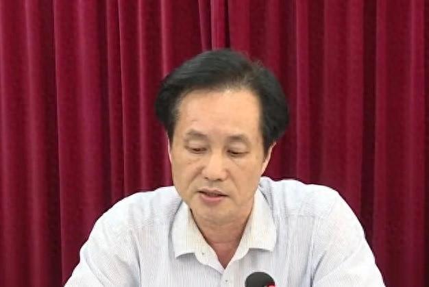 涉嫌严重违纪违法，广东一干部被查！曾因“两名基层干部豪华葬母”事件受到处分
