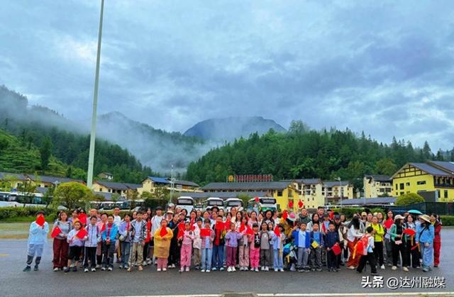 国庆假期 巴山大峡谷游客量与收入实现双增长｜“庆双节・迎川超・创 5A”金秋消费季