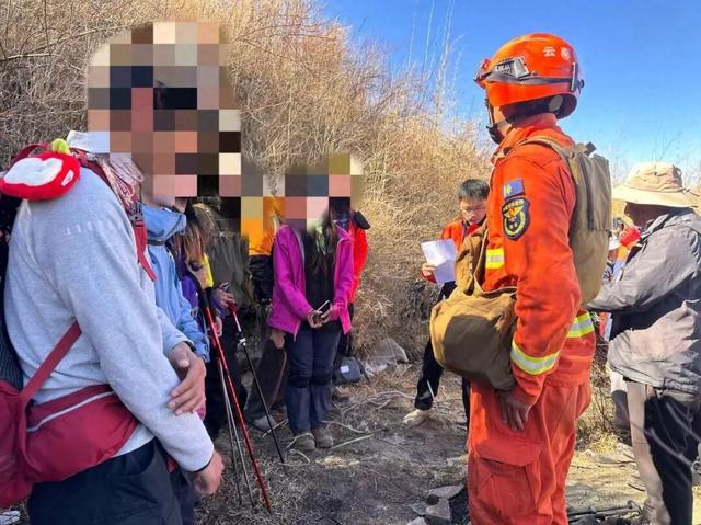 严禁擅自攀爬！20人违规登苍山被查处