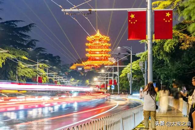 换上国庆限定皮肤!武汉用一整座城当笔墨,书写对祖国最热烈的爱