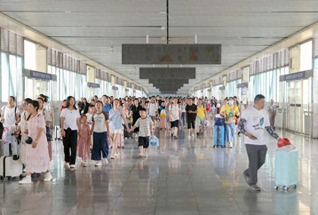 高铁助力桂林世界级旅游城市“火热”一夏