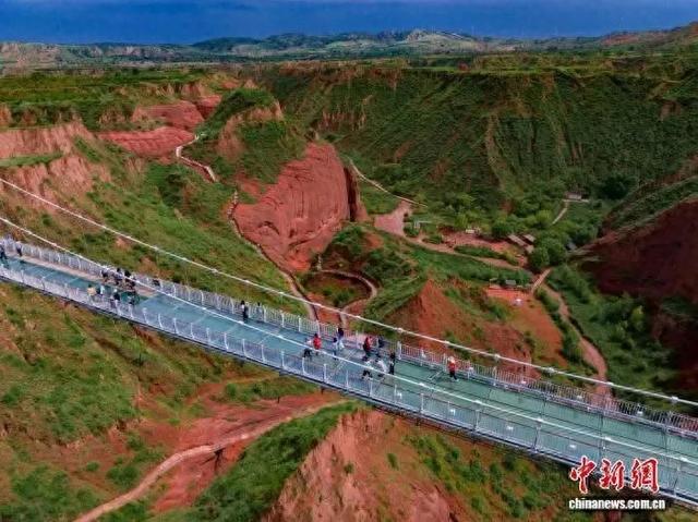 靖边：黄土高原上的壮美丹霞