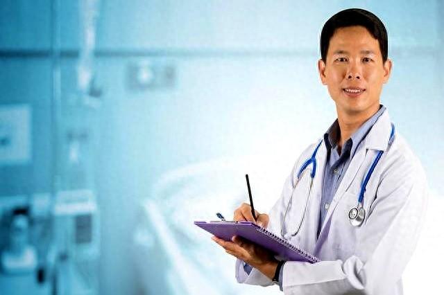 每天晚上坚持做深蹲的人，身体会悄悄出现4个好处，但要做标准了