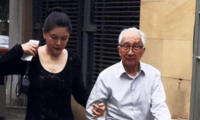 知名演员嫁大44岁老艺术家，现丈夫91岁垂垂老矣，她47岁貌美如花