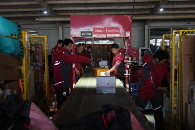 “双十一" 配送忙