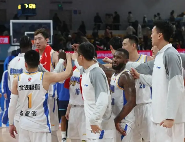 北京 4 分险胜副班长	，许利民 11 分钟痛骂白搭，全靠 2 人救主太尴尬