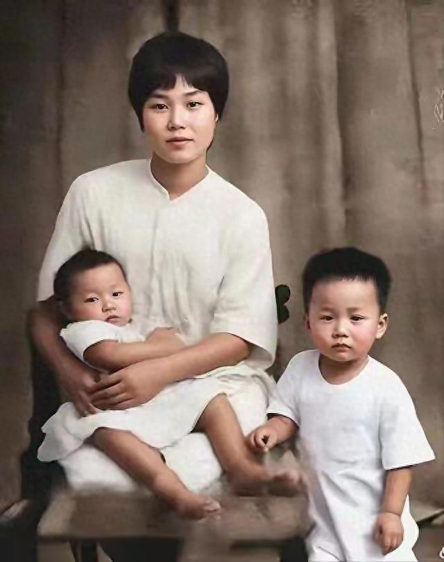 这是毛岸英和母亲唯一的家庭照，都看看吧	，这可不是演员扮演的