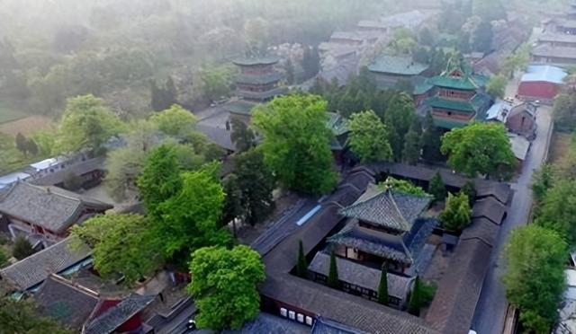 一女子曝释永信过往，姐妹住少林寺3天2夜，抢着往释永信房间跑