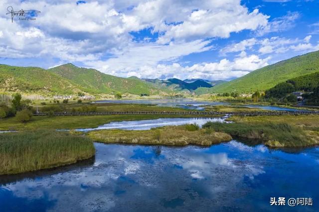 到泸沽湖“走婚”，这条300米的水上长桥肯定是要上去一趟的