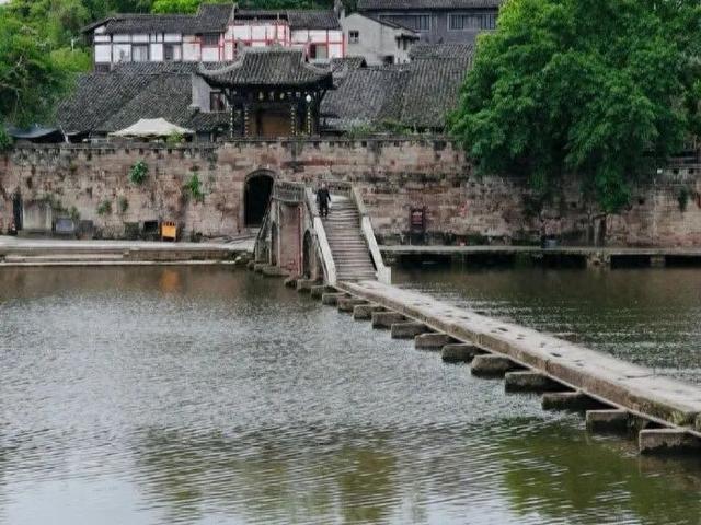 重庆荣昌AAAA级千年古镇，一座堪比烟雨江南的古城，不要门票