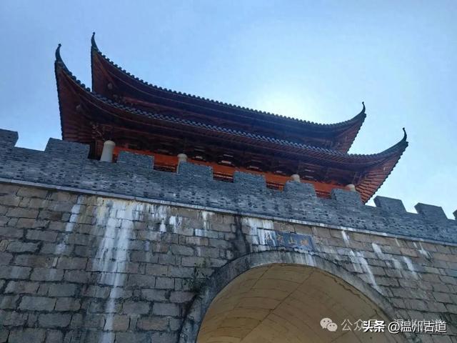 周末休闲好去处！探寻汉朝古寨千年古村，登悬空观景台一览绝美