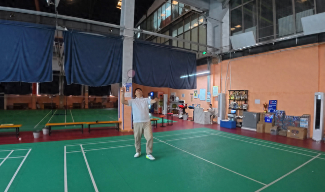 羽毛球要不要报班？—— 一个零基础小白的40小时小班课实践报告