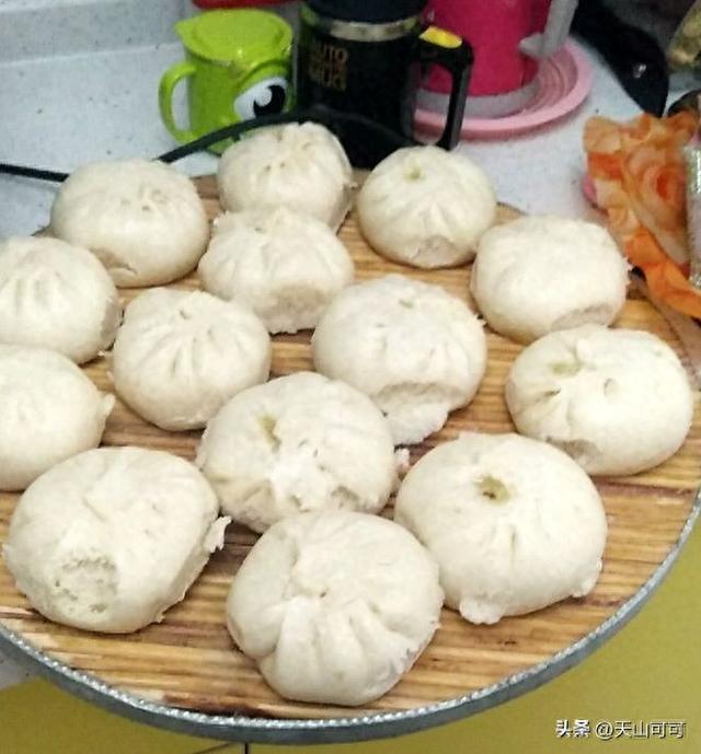 牛肉包子放什么菜好吃（牛肉包子配什么菜做馅你吃过哪些菜搭配）