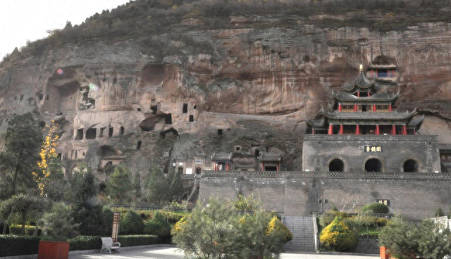 大量四川人涌入陕西彬州市，专找路边60多岁大爷打探，明显是在