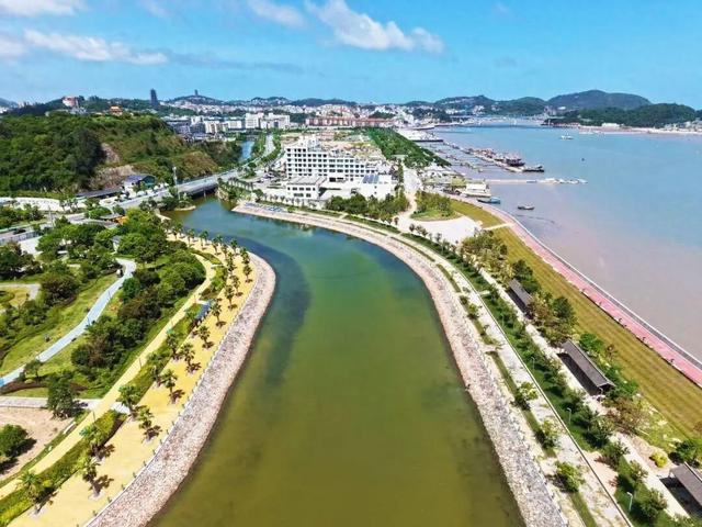 温州新晋网红地火了！ 快来“躺坪” 看海…