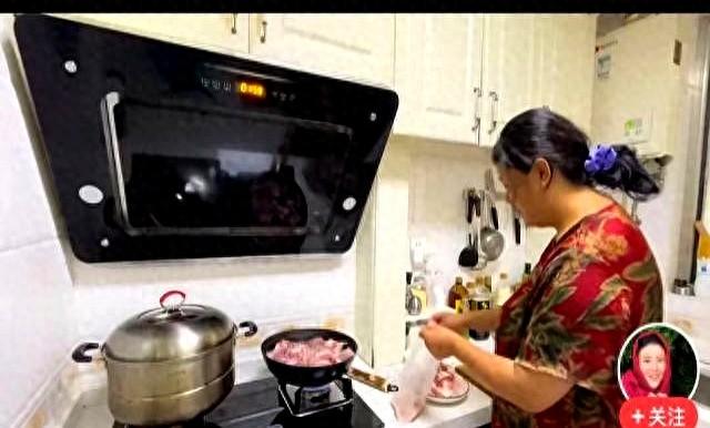 小二姐：减肥太难 晚饭不吃发虚，饿的难受，期待称体重： 140斤