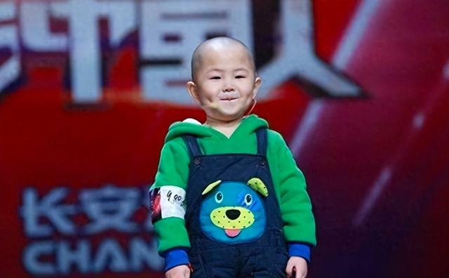 3岁上央视，5岁上春晚的男孩张峻豪，如今独来独往，还厌学？