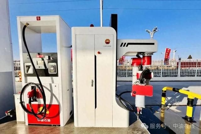 智能加油机器人！今天无“人”加油！