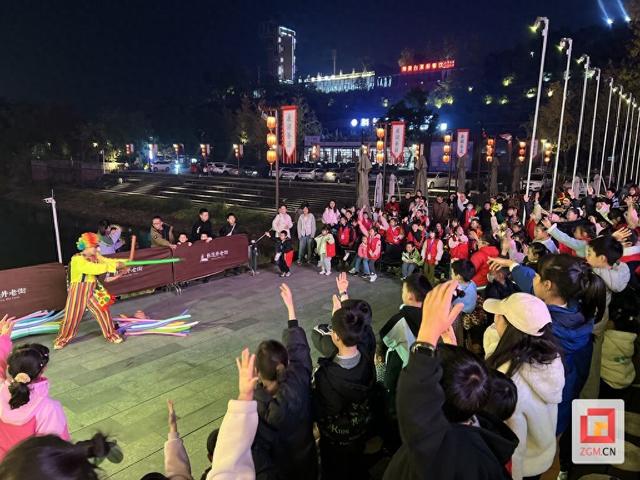 盏灯映河 技惊四座！自贡杂技点亮研学之夜