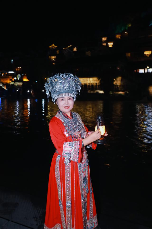 湘西凤凰古城，一个有人等的地方，今生一定要去，不负美城之约。