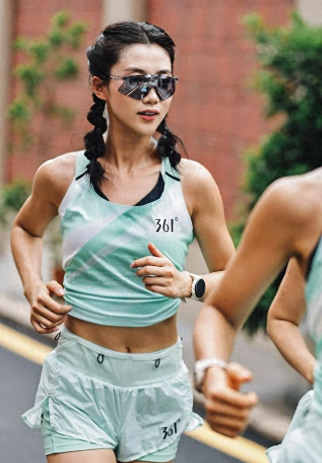 不是配速慢就是慢跑！慢跑究竟是看心率还是配速？