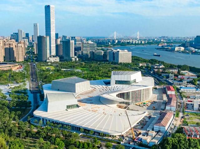 上海惊现“通天巨扇”！14万㎡艺术宫殿年底开放，打卡速来！