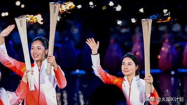 霍震霆没想到	，44岁儿媳郭晶晶再次官宣喜讯，让整个阔太圈沉默了