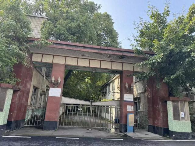 被优化待岗了（北大医药董事长徐晰人被抓1元入主后进行人事大清洗）