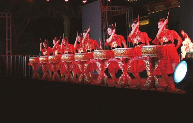 运城市新绛县古城绛州署景区内绛州鼓乐精彩上演