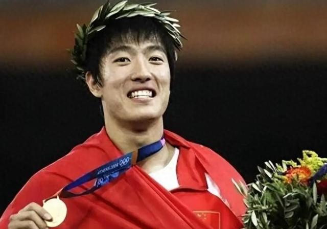 42岁刘翔现状：与妻子感情稳定，长期在国外旅游，靠终身合同吸金