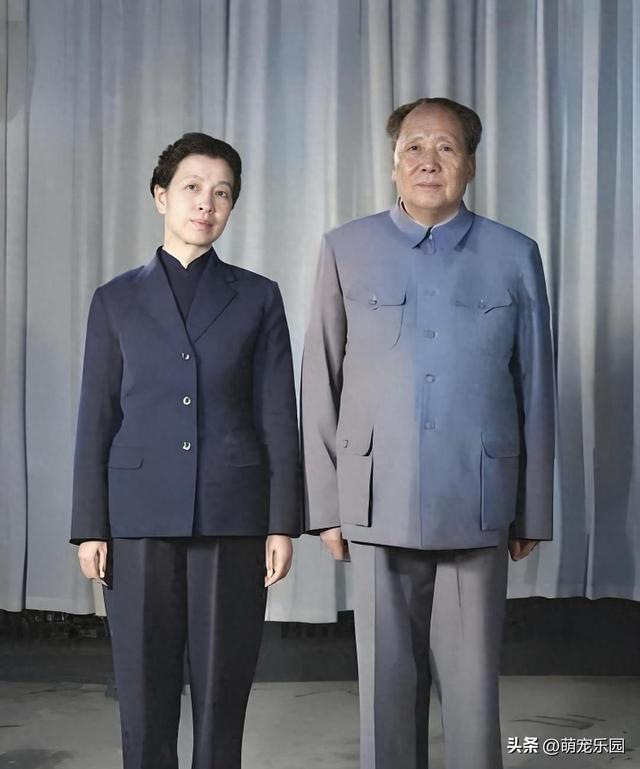 一张老照片里的真实力量，岁月留痕却气场难掩，这就是历史温度