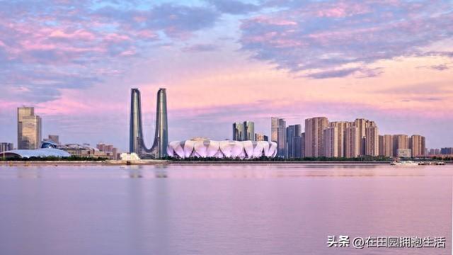 某大厂HR爆料：坐标杭州，一位37岁员工在公司辞退面谈时晕倒了。