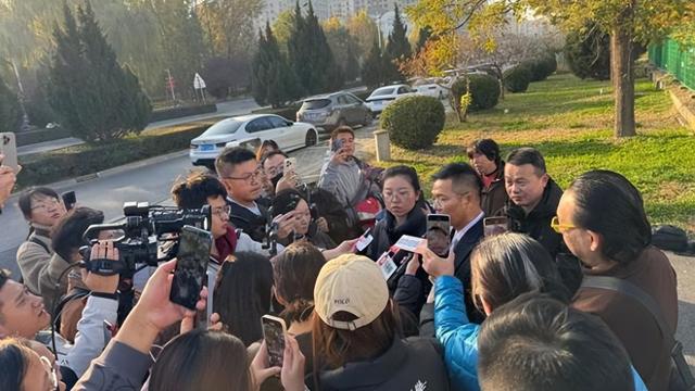 从“狗咬人	”到“人杀人”：60岁老汉挥刀反杀，法院怎么判？