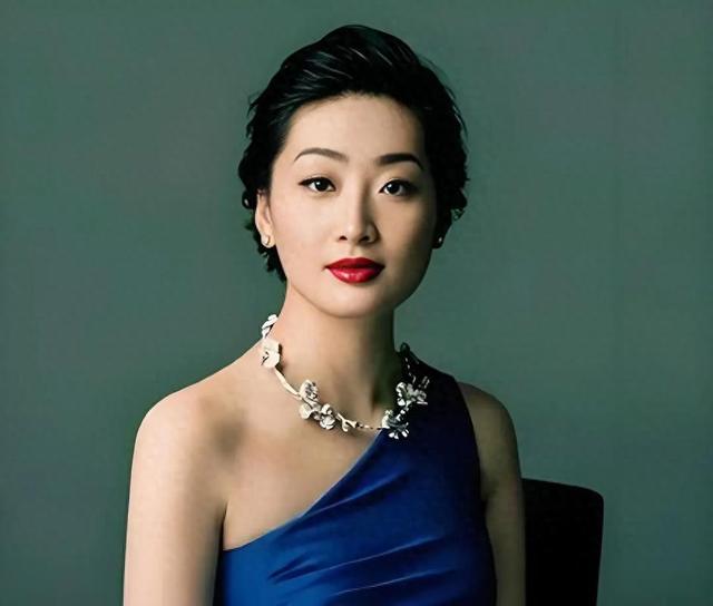 辞去董事长仅3个月	，宗馥莉官宣新身份，宗泽后和整个商界沉默了