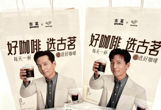 靠收集奶茶袋赚千元的年轻人	，拒绝了“吴彦祖袋”