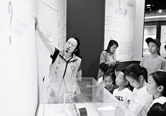 科学教育志愿者多场馆连轴转