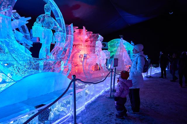 俄罗斯圣彼得堡举办冰雕节