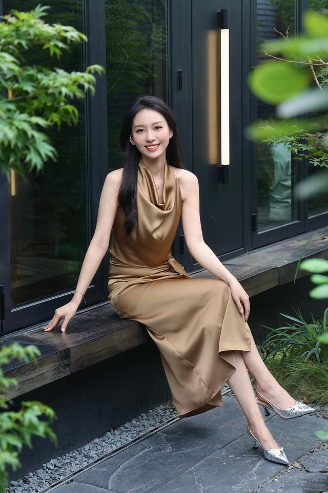 主持人	，刘璇，好看的小姐姐