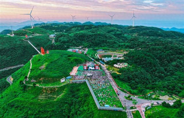 “两山”故事汇丨绿了山头 美了心头 富了手头 宜昌百里荒生态修复迎来四季八方客
