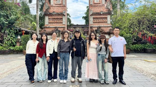 万宁将“考试+旅游”玩出新花样，幸运考生获兴隆咖啡免费一日游