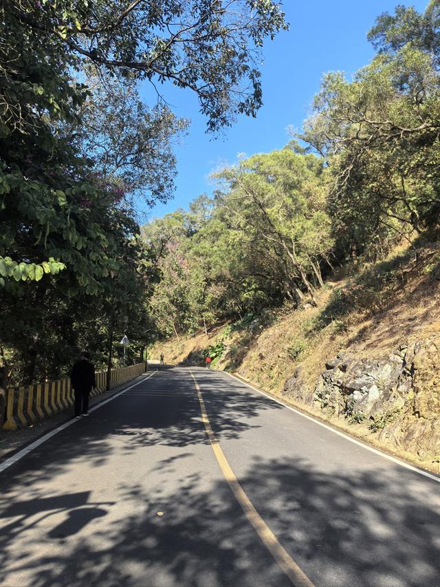 年轻人不看5A景区，宁愿坐5小时车去大青山，避人流还解压
