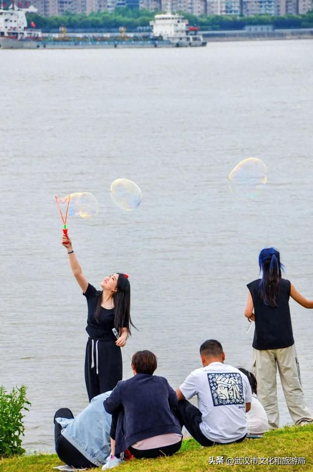 大学四年，如何玩转武汉江滩？新生必看→
