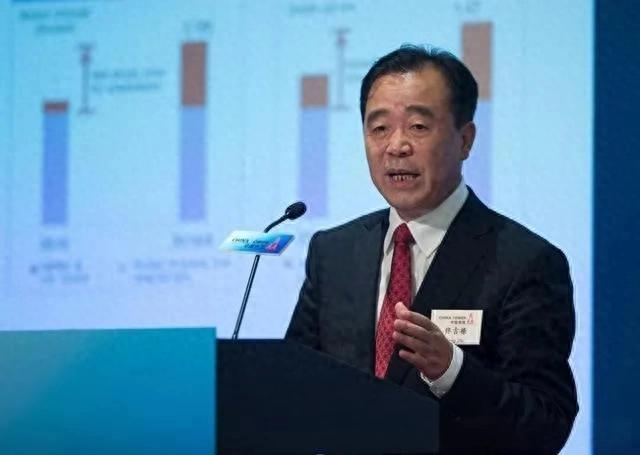 退休4年的铁塔前董事长全家“失联”真相可能比信号消失更复杂！