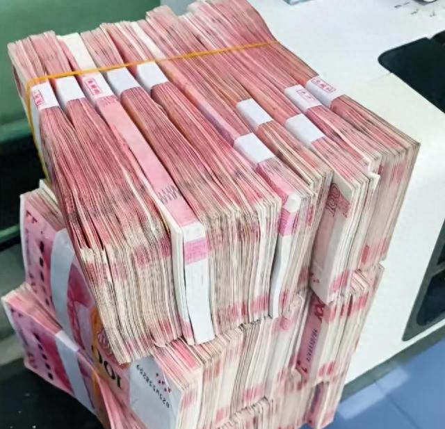 听我一句劝，普通人滑落阶层的最快方式，就是买30万元以上的车