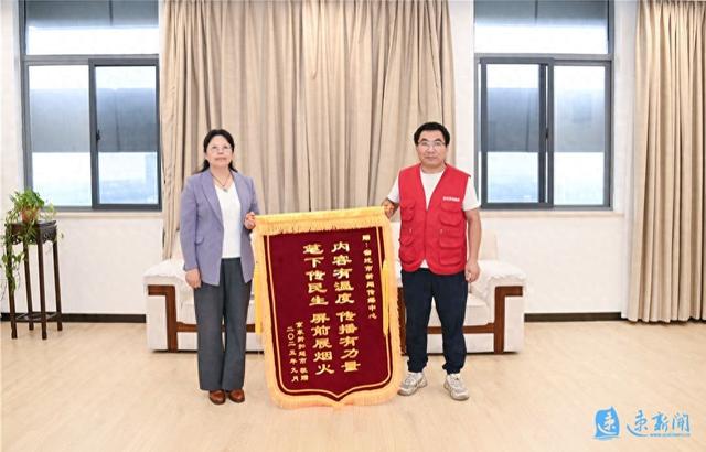 双向奔赴！京东折扣超市向宿迁市新闻传媒中心赠送锦旗