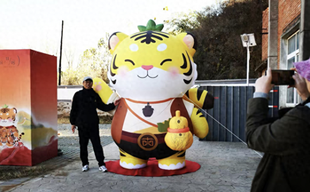 胖虎挎药葫芦闯庙会 密云区古北口镇吉祥物亮相！